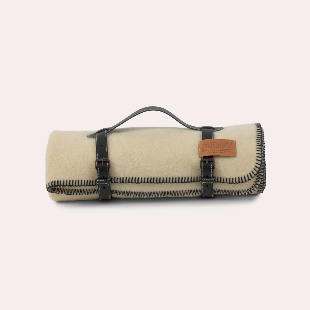 plaid blanc laine naturelle de mouton feston noir