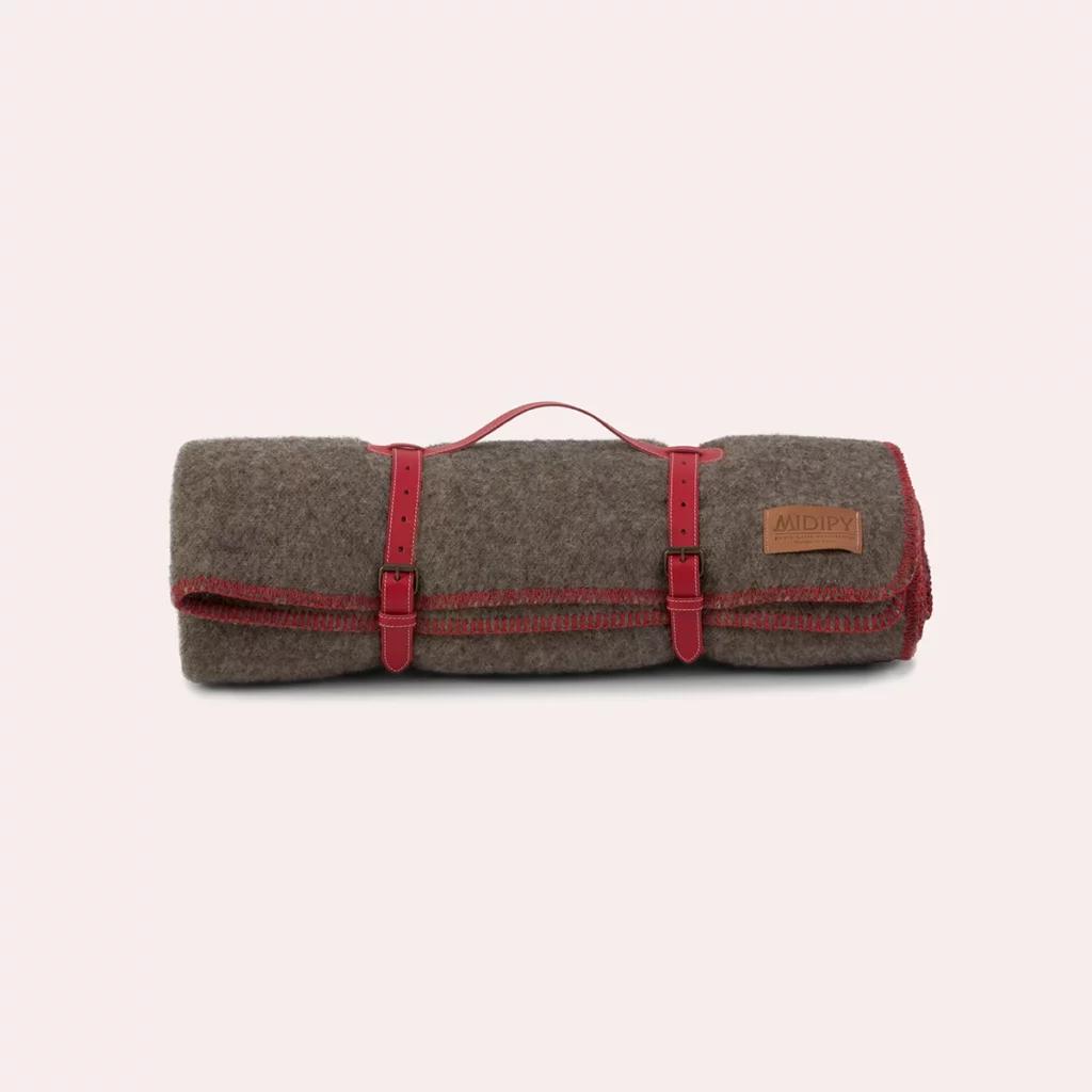 Plaid Rhune Gris Chiné Carmin sangle Carmin
