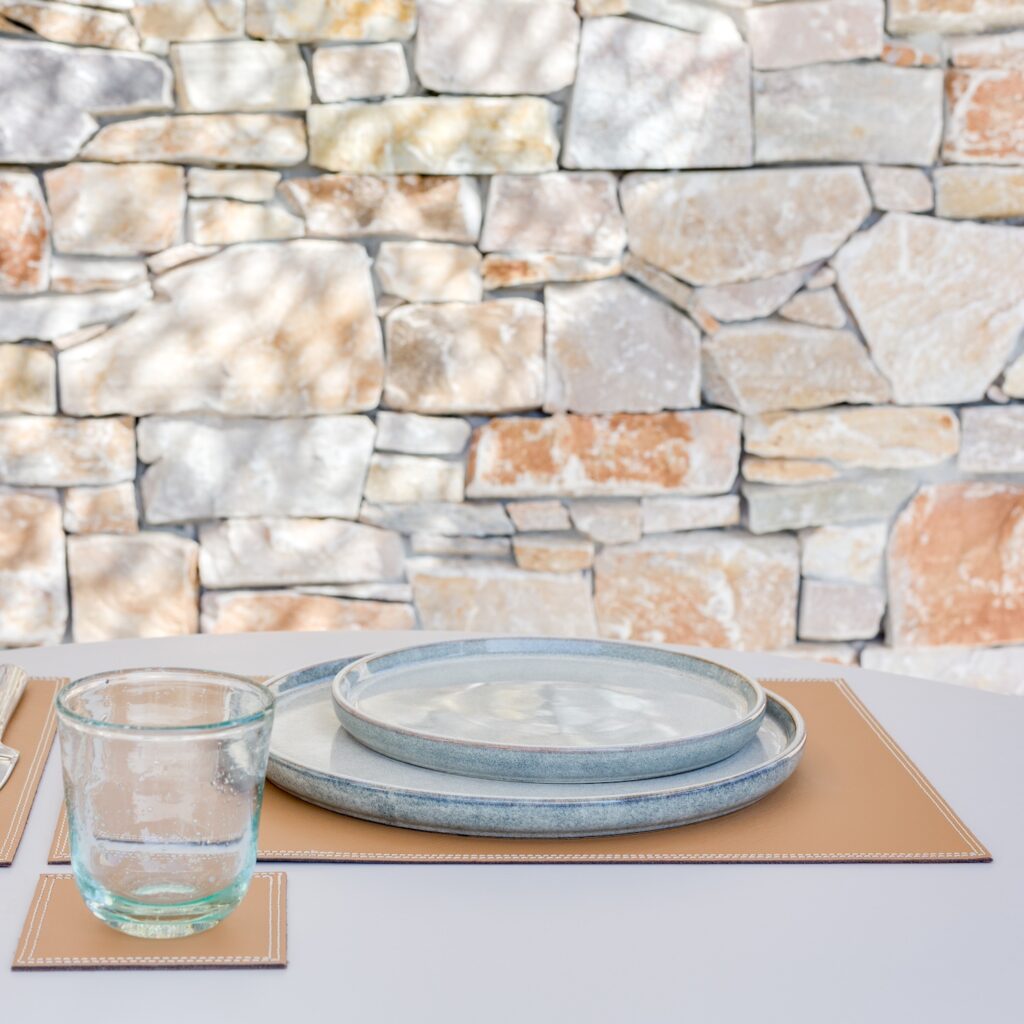 set de table en cuir camel de Midipy