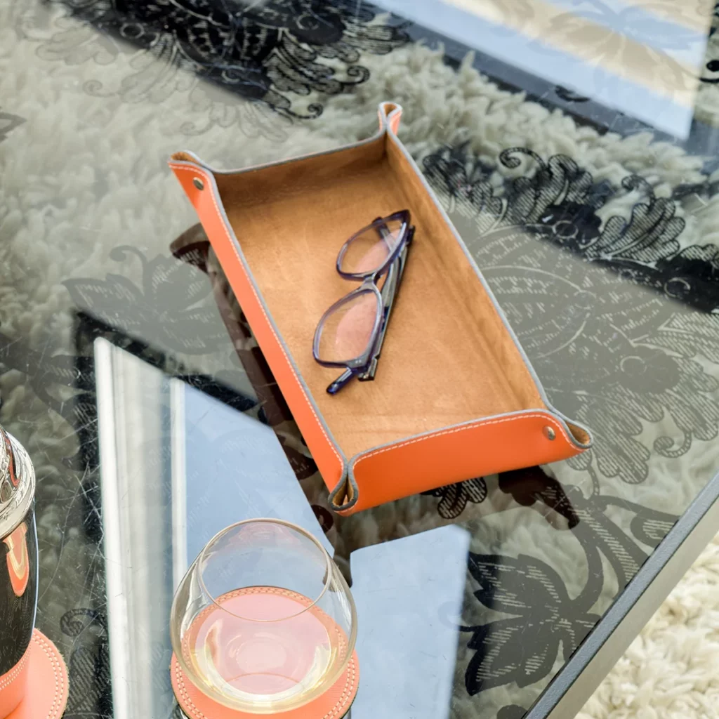 vide-poche en cuir design coloris orange tangerine de Midipy
