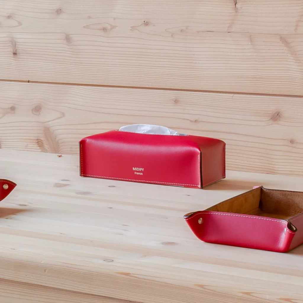 Boite à mouchoirs en cuir rouge