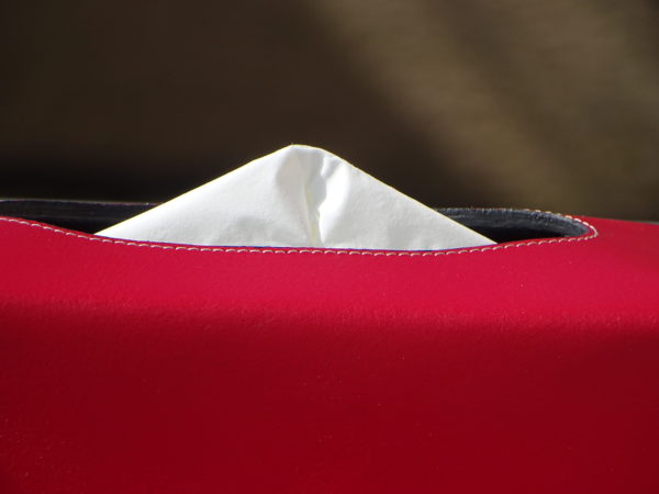 Boîte tissus mouchoirs plier ligne rouge matériel montessori pratique