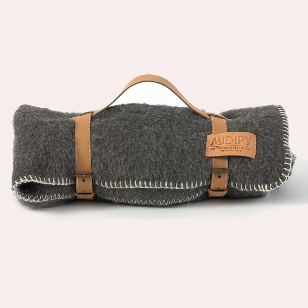 Plaid d'Alpaga Gris Souris sangle Camel