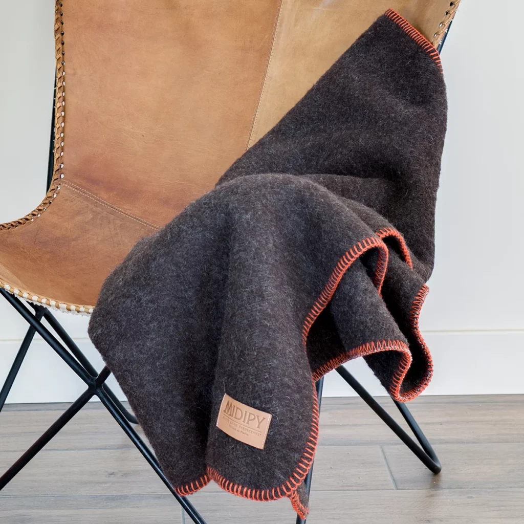 Villa fauteuil cuir Plaid Terrasse Maupas Chocolat Tangerine plus porte revues tangerine zoom