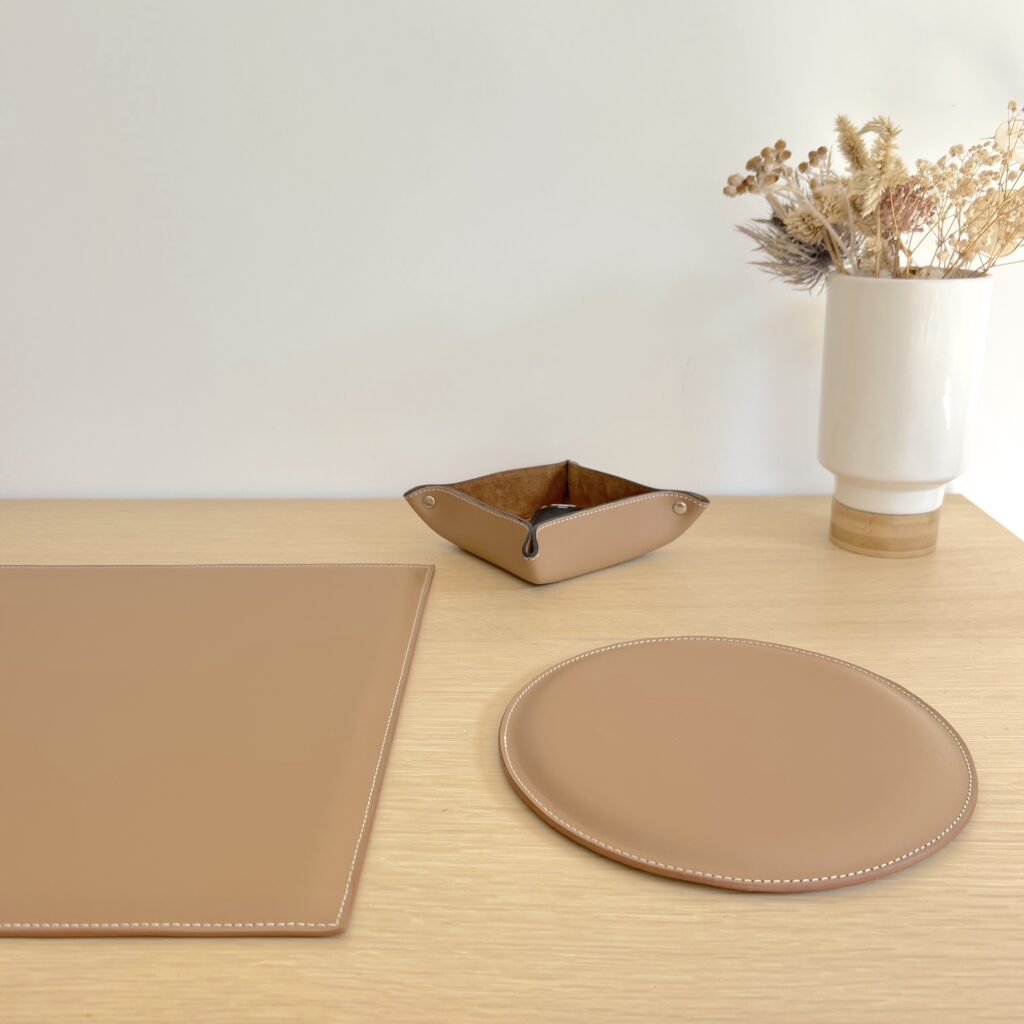 sous-main en cuir beige camel de Midipy
