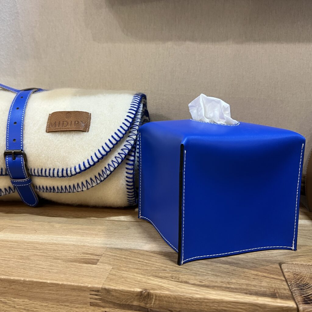 boite à mouchoirs carrée en cuir bleu