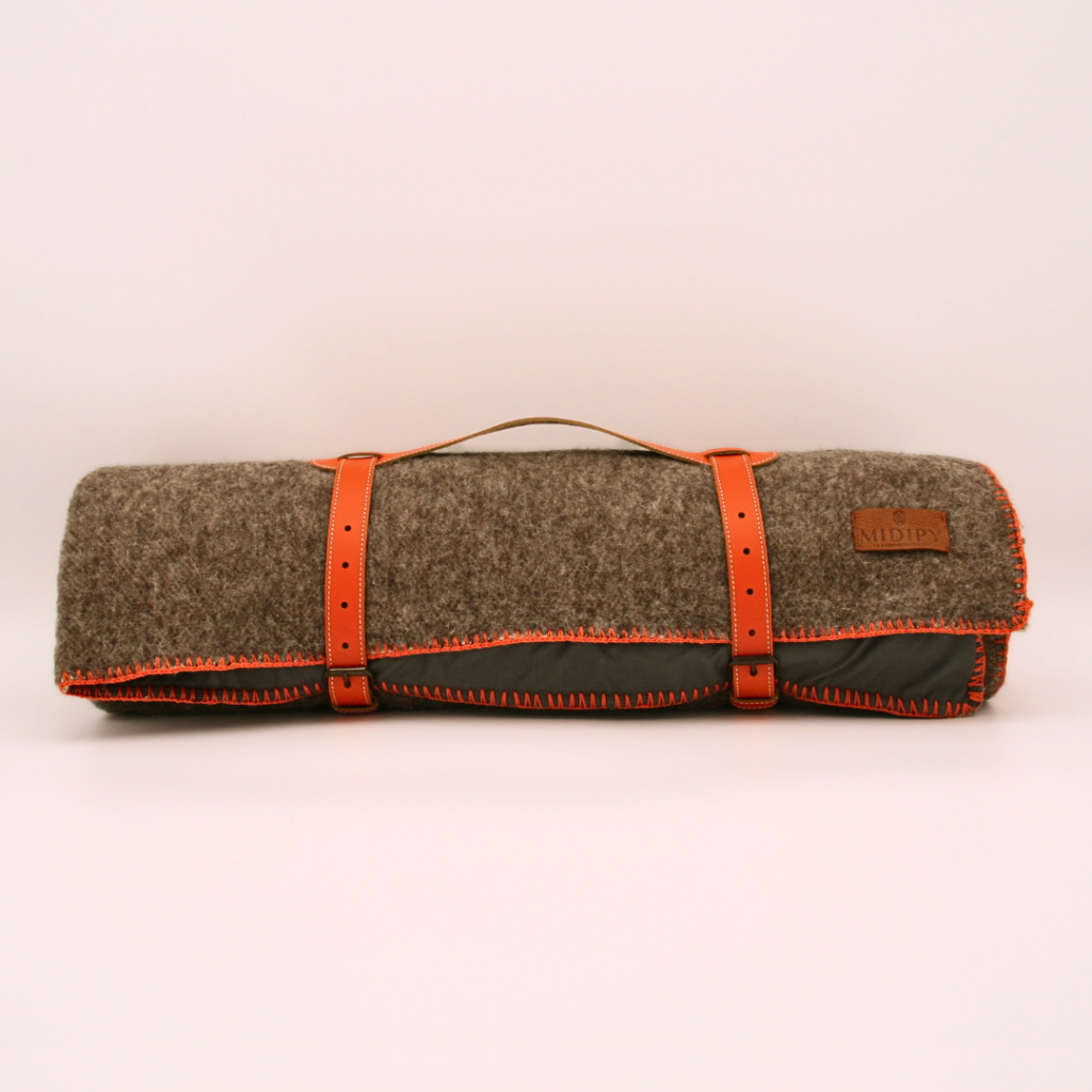 plaid pique-nique en laine naturelle gris et feston orange